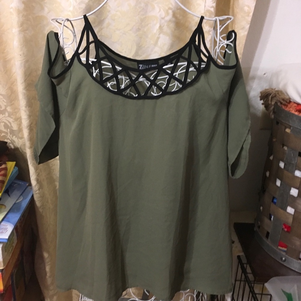 XL Blouse Peek A Boo Shoulders.